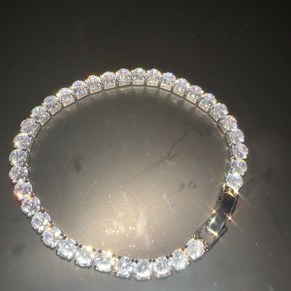 Cubic Zirconia Tennis Bracelet Silver Tone  Round Cut Sparkling Luxury Jewelry - Picture 8 of 9